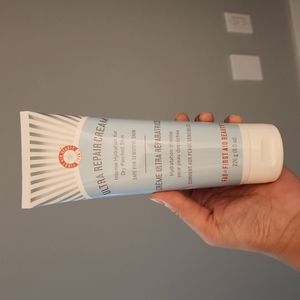 FIRST AID BEAUTY ULTRA REPAIR CREA